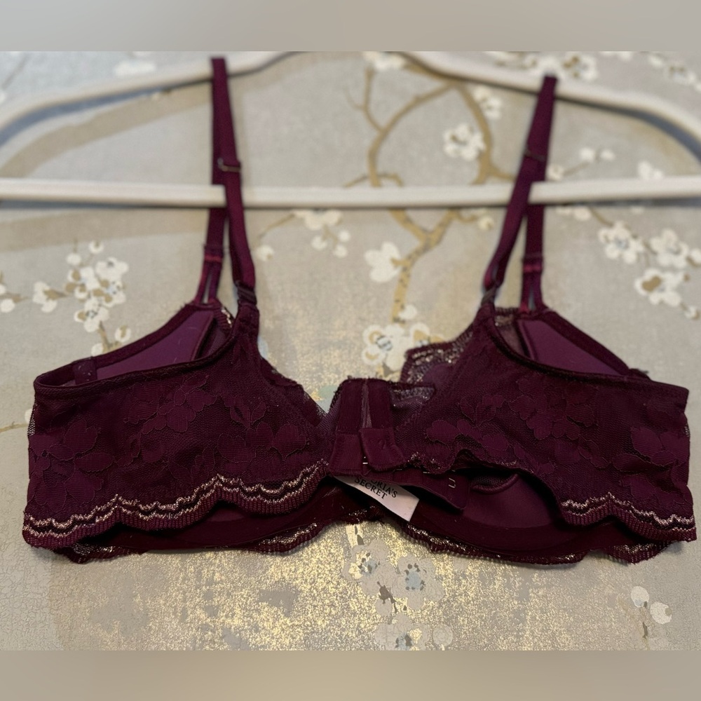 Victoria's Secret Dream Angels Unlined
Push Up Bra
